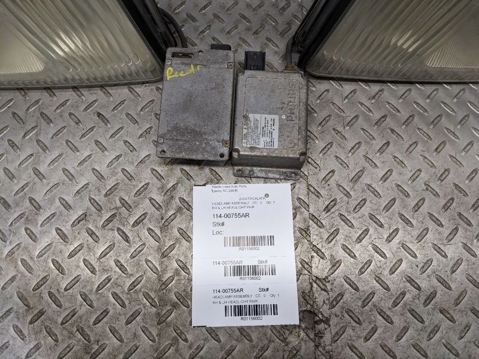 Juego de faros HID de xenón izquierdo+derecho Cadillac Escalade 2002 a 2006 OEM 1156002 Foto 2 de 4