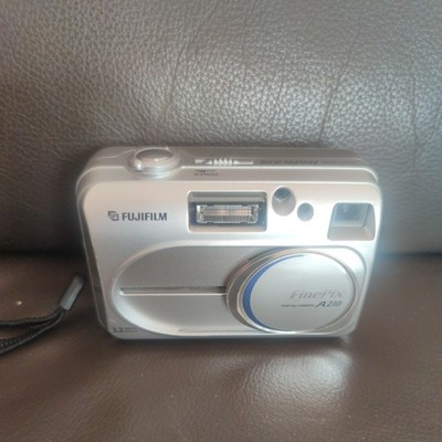 Fujifilm Finepix A210 Fotocamera Digitale Vintage 3.2MP - neuwertig !!