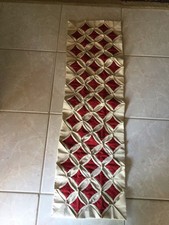Handmade 39&rdquo;x 11&rdquo;Cathedral Window Red And  Of- White Table Runner