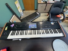 KORG KRONOS2-73 Music Workstation synthesizer...