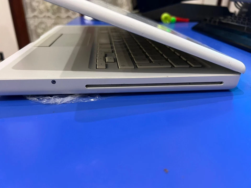 Apple MacBook 13" A1181 – 80GB – Core 2 Duo – Perfettamente Funzionante – macOS - Immagine 4 di 4