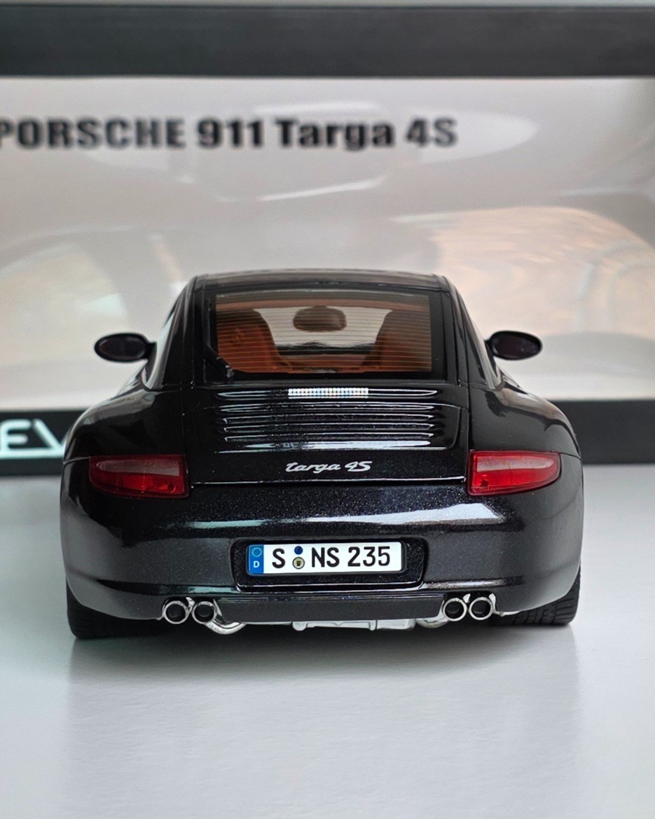 Porsche 911 (997) Targa 4S 2007 Basalte Black 1/18 Norev 187506