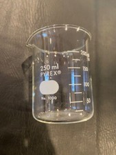 VINTAGE PYREX GRADUATED 250ML BEAKER NO. 1000, MADE IN USA