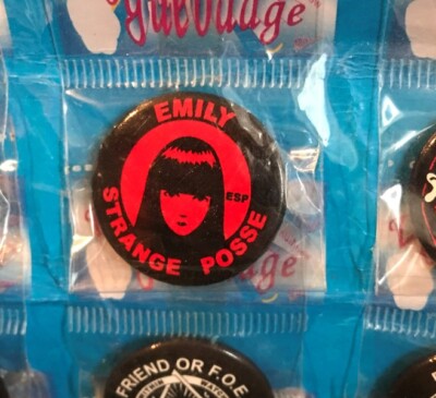 EMILY THE STRANGE - EMILY STRANGE POSSE - PIN ANSTECKER 