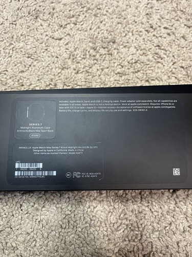 Nike Apple Watch 7 GPS 41mm Midnight Aluminum Case Sport Band - Black - A2473 - Zdjęcie 5 z 11