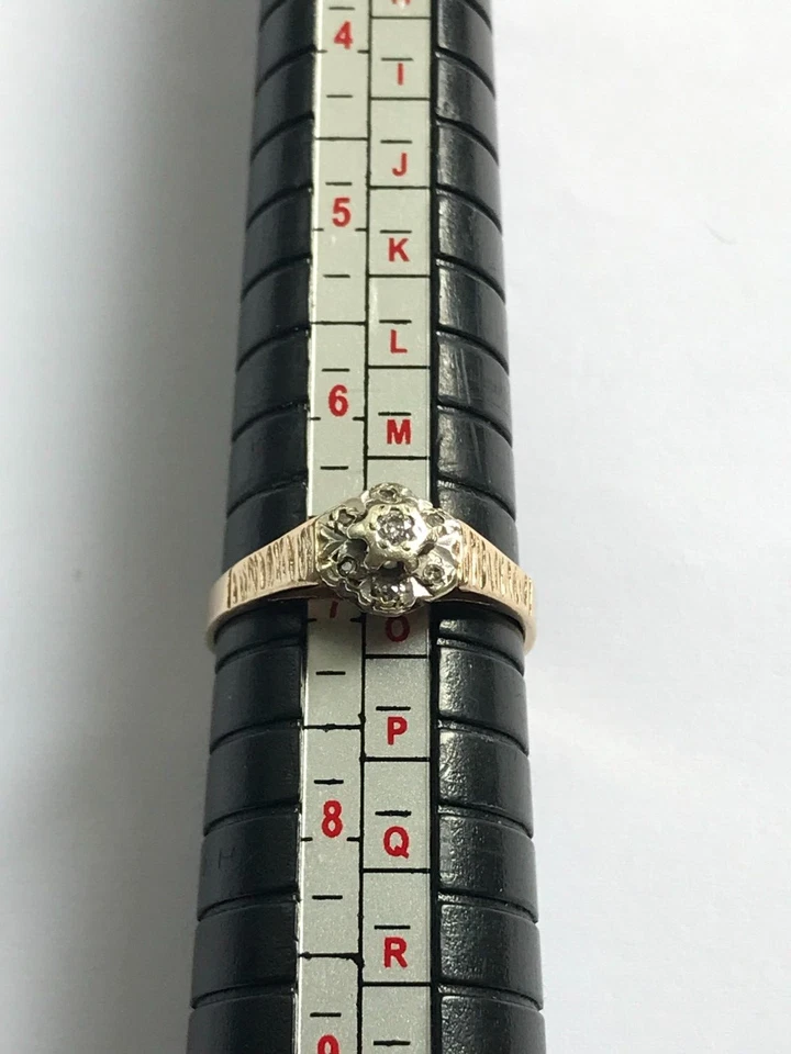 9ct Gold Diamond Cluster Ring Gold Patterned 1980 Vintage Ring Size N 1/2 - Image 3 of 4