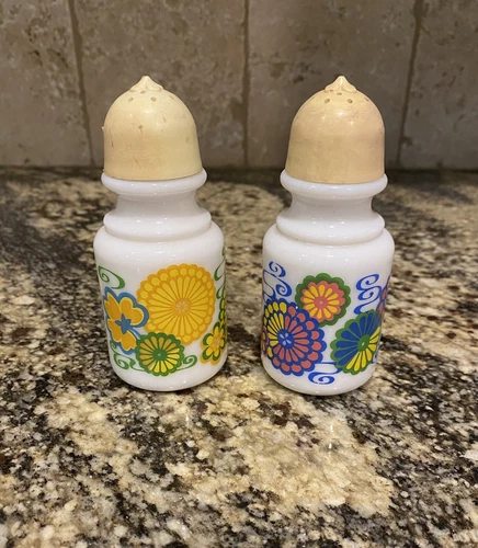 Vtg Avon milk glass salt and pepper shakers Retro flower design