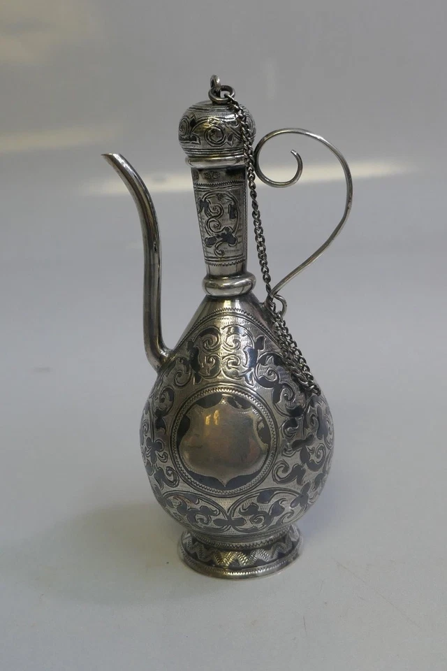 Jarra/botella perfumada de vodka miniatura plateada Niello rusa del siglo XIX  Foto 4 de 4