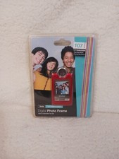 Vivitar Digital Photo Frame Red 1.5" Screen Keychain Style 107 Photos DPF15