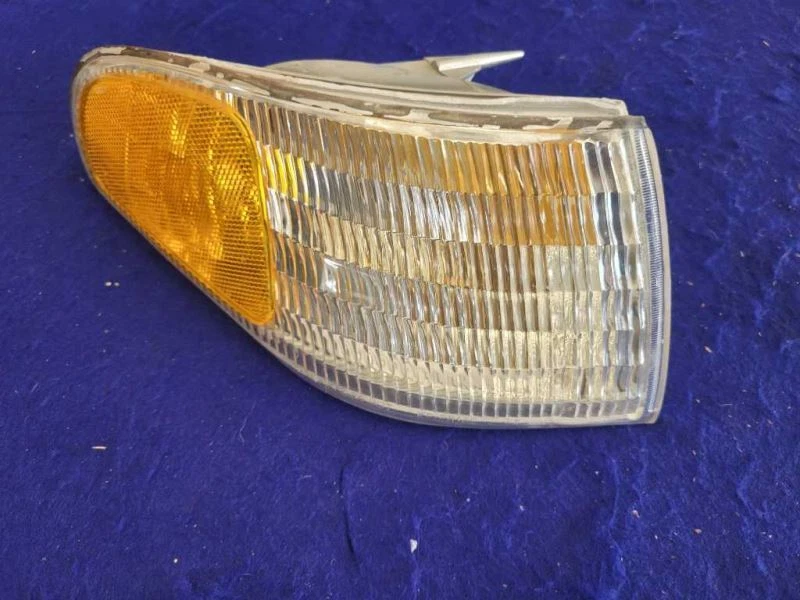 Luz de señalización de giro 2402 para pasajero delantero Ford Mustang Cobra GT 1996-1998 Foto 4 de 4