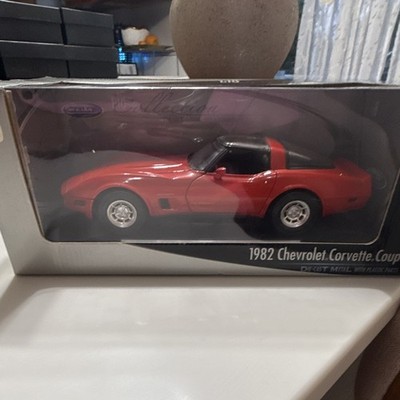 Welly 1:18 1982 Chevrolet Corvette Coupe Red/Black Diecast NEX Unopened