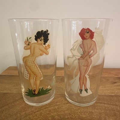 2x Vintage 1940er Pinup Girl Peek-A-Boo gewagte Neuheit Glas 4,5'' keine Chips/Risse