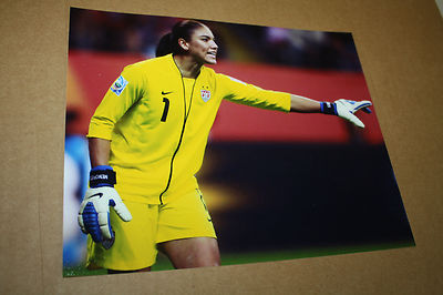 USA WOMEN'S SOCCER TEAM GOALIE HOPE SOLO UNSIGNED 8X10 PHOTO POSE