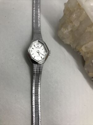 Ladies Beautiful Vintage Waltham Bracelet Quartz Watch With New