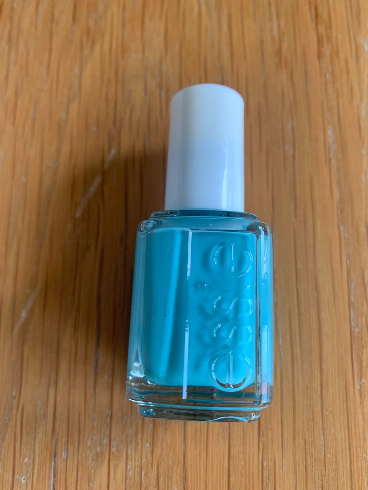 Brand New & Genuine Essie Nail Polish - Shade In The Cab-ana (830)