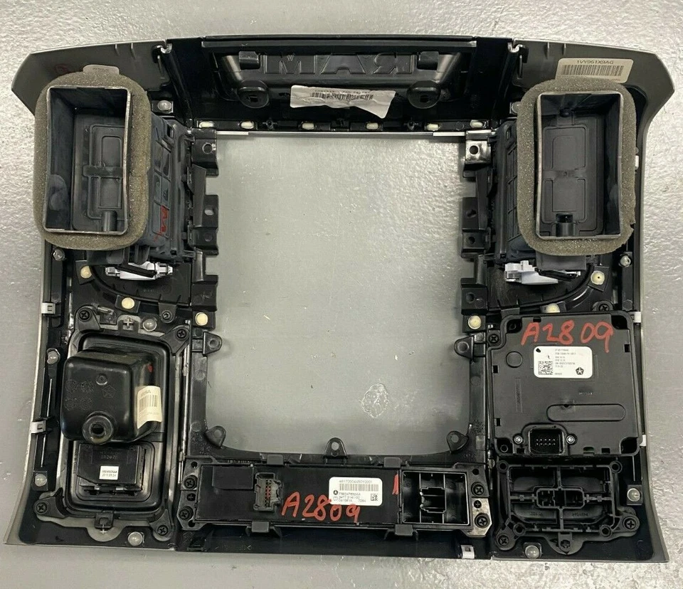 ✅ 2013-2020 RAM 1500 2500 3500 Mopar panel de instrumentos radio bisel 1VY951X9AG Foto 4 de 4