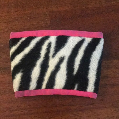 Cup Couture coffee sleeve pink, black and white