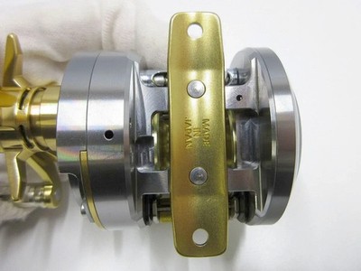 Megabass Monoblock Bespoke Limited Grigio Titanio Baitcasting Reel