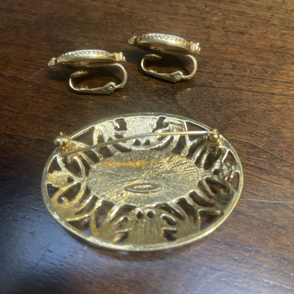 Juego de pendientes broche clip filigrana tono dorado vintage AVON ENCAJE PASTEL 1995 rosas Foto 3 de 4