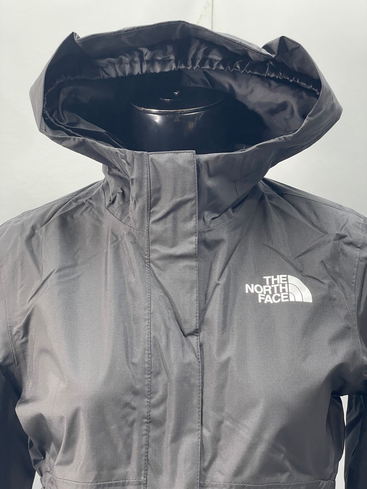 The North Face Girls Antora Rain Jacket Black Size L Waterproof Windproof Hooded thumbnail 2