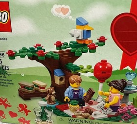 LEGO Seasonal 40236 Romantic Valentine Picnic Retired Sealed NEW Building Set