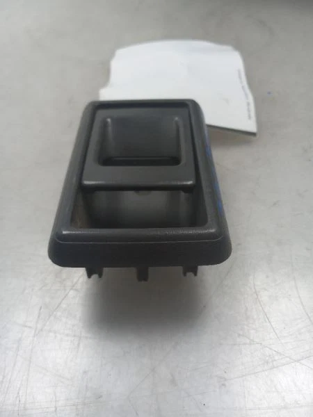 Toyota Pickup Deluxe 1989 lado del conductor manija de puerta interior delantera  Foto 4 de 4