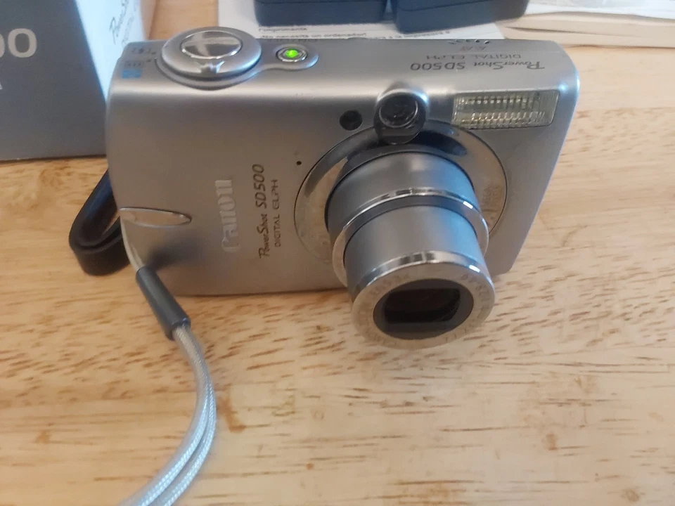 Canon PowerShot SD500 Digital ELPH Camera Silver 7.1 MP Tested In Box Extras - Image 2 of 4