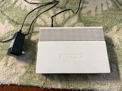 TP-LINK TL-SF1016D 16-Port 10/100Mbps Desktop Switch With Power Adapter