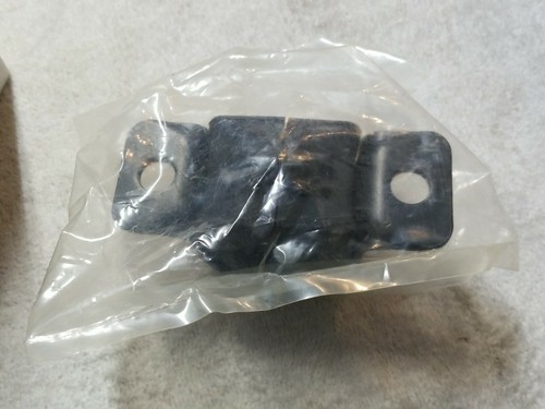 Suspension Stabilizer Bar Bracket Bushing Front Dorman 928-336 GM cars 1999-2016 - Picture 3 of 4