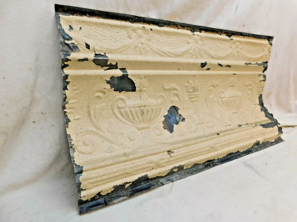 Antigua cornisa de techo de hojalata de 24" de 1890 estilo victoriano antorcha y cinta ornamentada Foto 2 de 4
