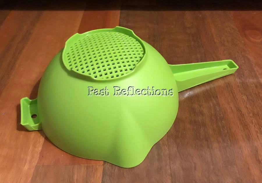 TUPPERWARE LIME GREEN 1L COLANDER STRAINER SIEVE VINTAGE STYLE - Image 2 of 2