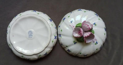 Herend  Hand Painted Porcelain Cornflower Blue Garland bonbonniere Box