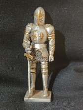 SUMMIT Veronese Knights Templar Figurine  2005 – Medieval Crusader with Sword