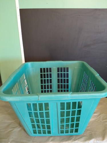 VTG 1987 Rubbermaid Laundry Basket 3/4 Bushel Model 2972  Made In USA