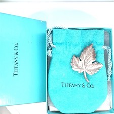 Tiffany & Co. قديم للمقتنيات فضي Maple Leaf brooch
