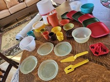 Vintage Mini Child  s Tupperware Play Set 34 Pieces. Pitcher Cups Bowls Measuring