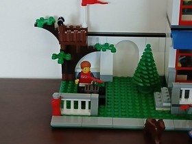 Lego City 8403 - City House - Retired Set With Minifigures no box manual