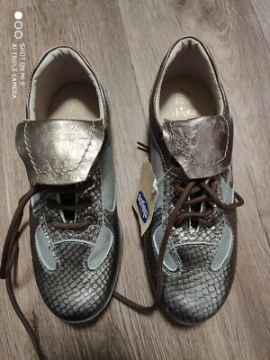 New CHICCO leaser girls shoes Size 13 US or 31 EURWithout a box