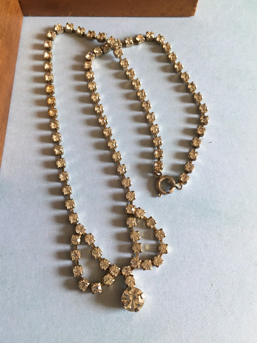 Collier Ancien Style Art Déco – Imitation Diamants Et émeraudes – Argenté – Occasion