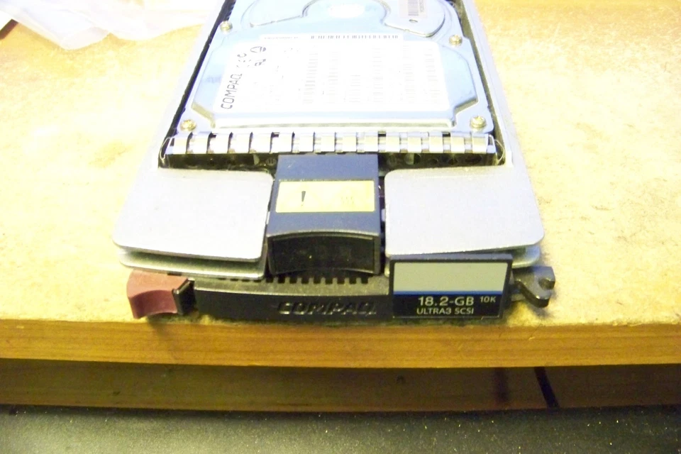 Compaq BD01864544 232431-001 18.2GB 3.5" 10K RPM Wide Ultra SCSI Hard Drive - Image 2 of 3