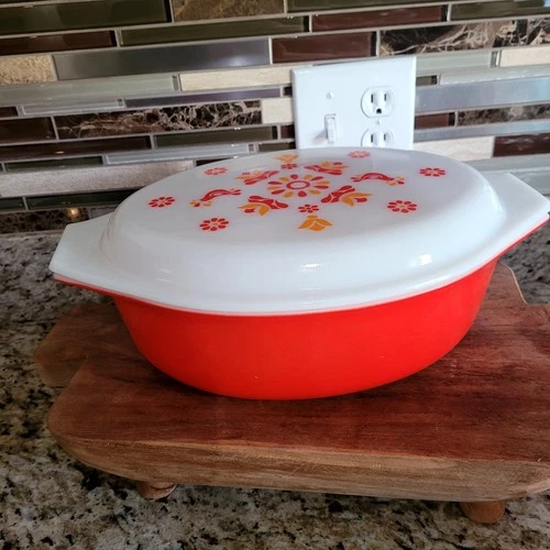 Pyrex Vintage Friendship Red Casserole Dish 045 2.5 Qt with Milk Glass Lid