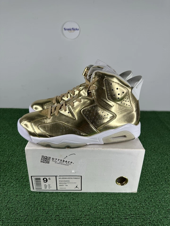 Talla 9.5 - Jordan 6 Retro Pinnacle Dorado Metálico - Uso Ligero - Usado Foto 2 de 4