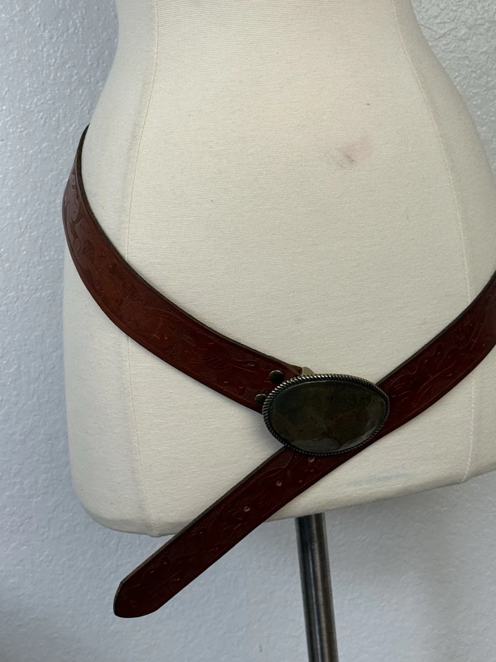 J Crew Tooled Belt Brown Leather Brass Buckle USA Women's Medium Size 36 - Image 3 of 4