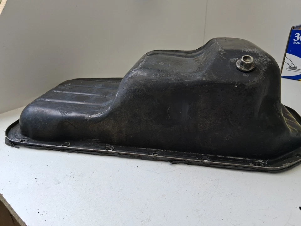 Camioneta pickup Toyota 4runner 2x2 20R 22Re cárter de aceite 2x4 fabricante de equipos originales pieza usada #3 Foto 2 de 4