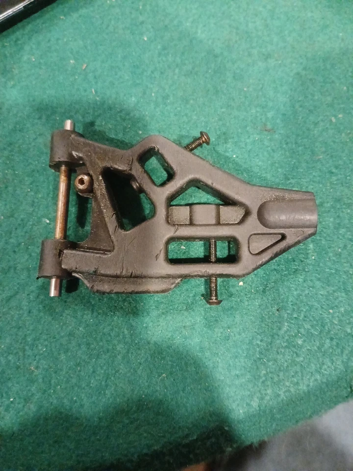 Mugen Seiki *USED* Front Right A-Arm With Hardware (8.5 Out Of 10) - Изображение 2 из 4