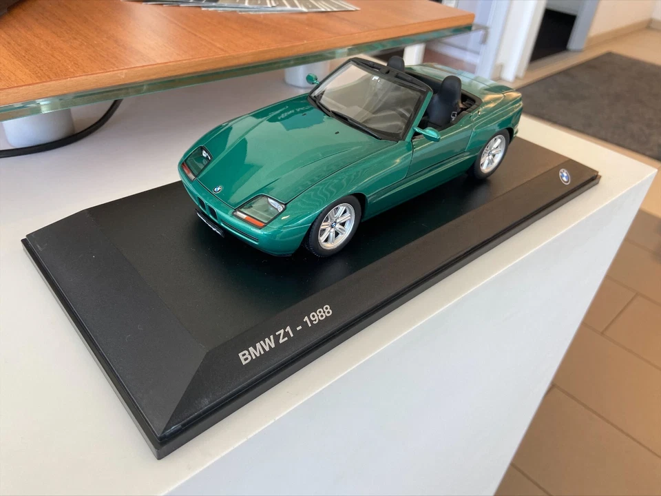 BMW Z1 Miniatur 1:18 Urgrün 80435B5D025 - Bild 2 von 4