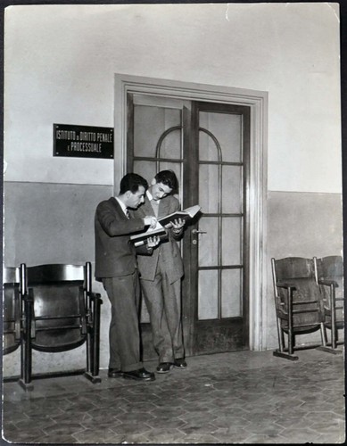 Photo de presse vintage Milano Station Agip Années 70 tirage 21x27 CM Photo de presse vintage Milano Station Agip Années 70 tirage 21x27 CM