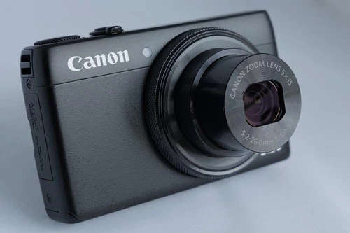 Canon PowerShot S120 12.1MP 5x Optical Zoom Digital Camera with Charger -90% New - Picture 2 of 8