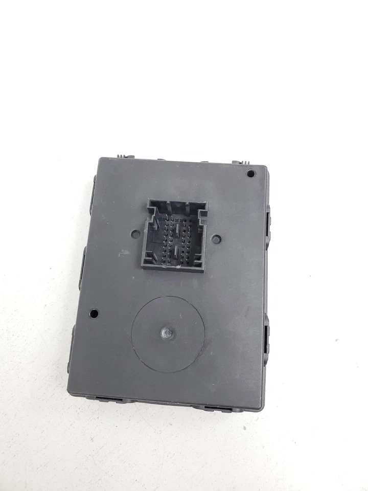 2019-2023 VOLKSWAGEN JETTA KEYLESS PASSIVE ENTRY CONTROL MODULE OEM - Image 2 of 4