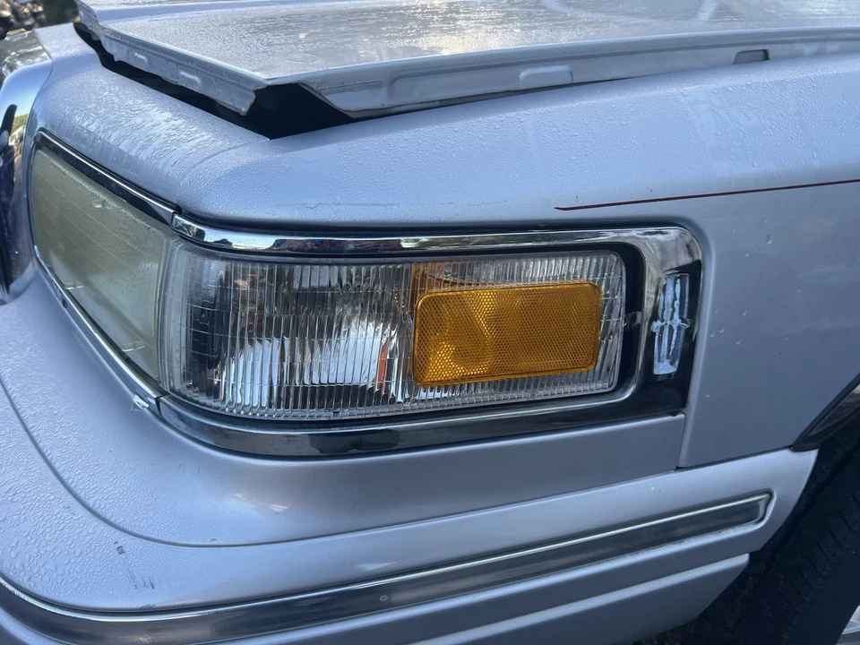 95-97 Lincoln Town Car Left/Right  Side Headlight Assembly ONLY 2 Pc - Image 3 of 4